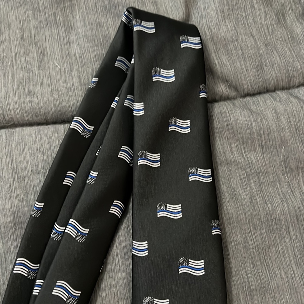 Tie - Picture 2 of 4